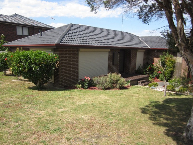 13  ZACKARY HICKS CRESCENT, Endeavour Hills VIC 3802