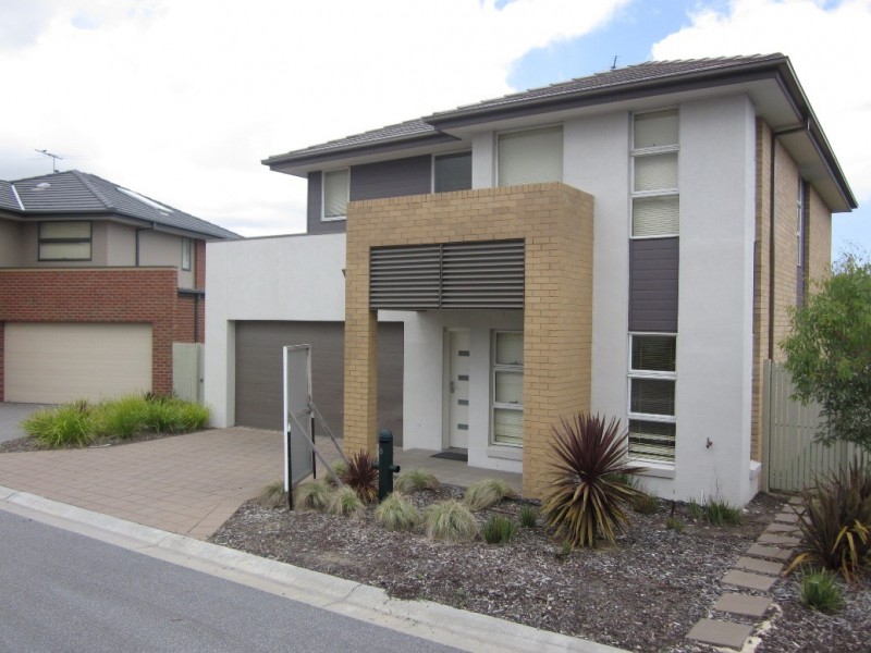 8 MANUSCRIPT DRIVE, Endeavour Hills VIC 3802