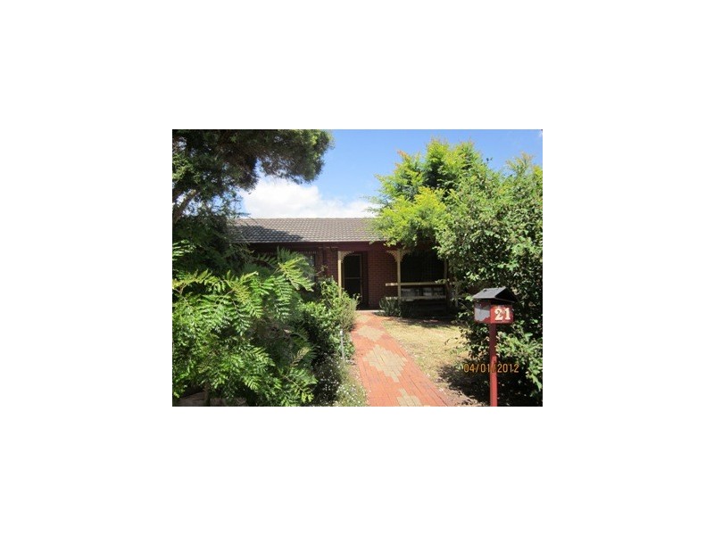 21 ROBERT MOLYNEUX AVENUE, Endeavour Hills VIC 3802