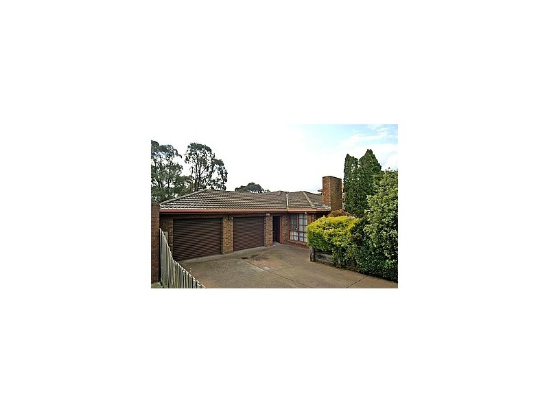 33 ENDEAVOUR CRESCENT, Endeavour Hills VIC 3802