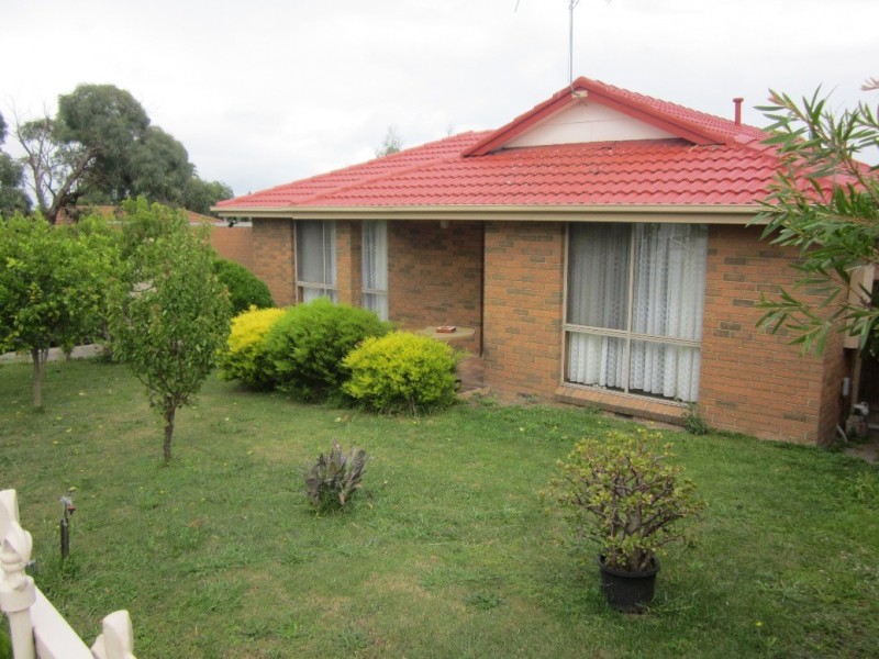 33 ARTHUR PHILLIP DRIVE, Endeavour Hills VIC 3802