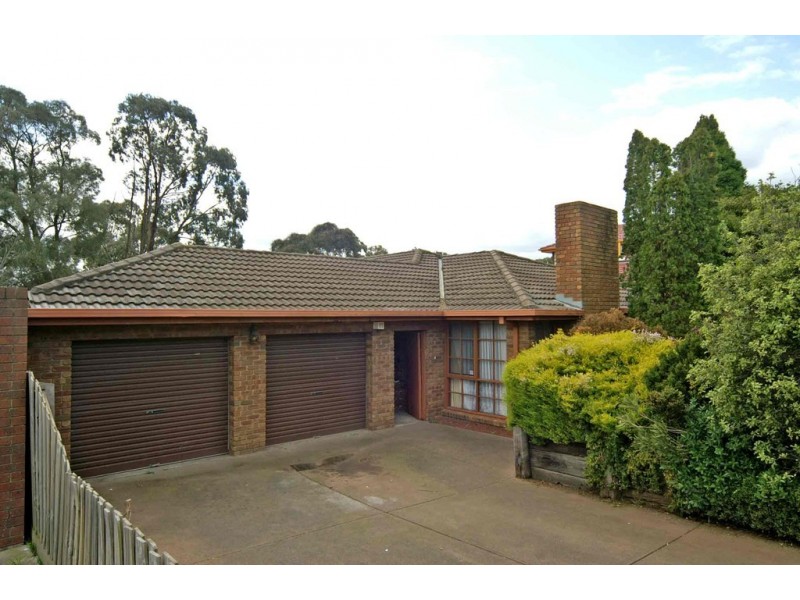 33 Endeavour Crescent, Endeavour Hills VIC 3802