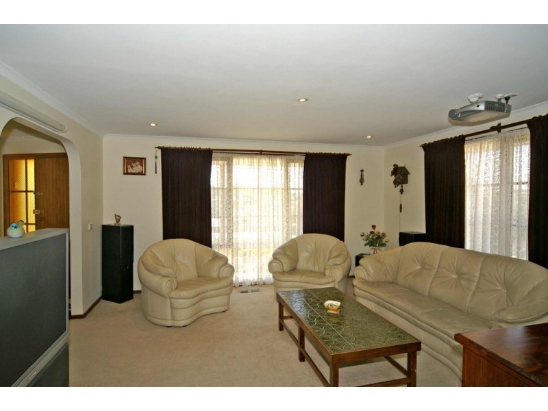 10 Moya Close, Endeavour Hills VIC 3802