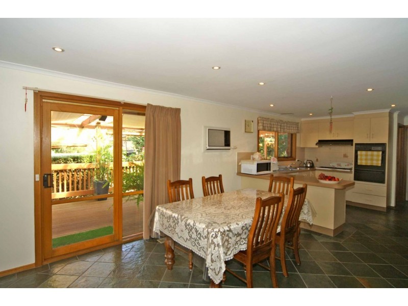 10 Moya Close, Endeavour Hills VIC 3802