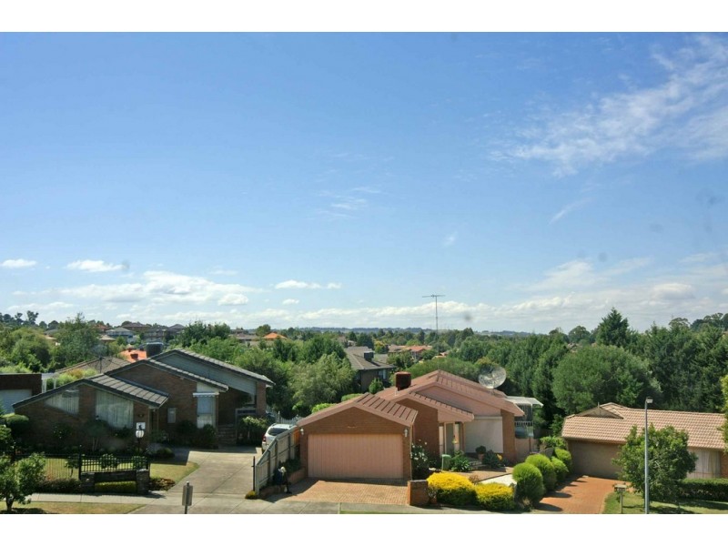 10 Moya Close, Endeavour Hills VIC 3802