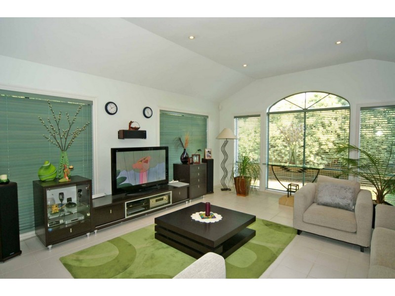 21 Renee Avenue, Endeavour Hills VIC 3802