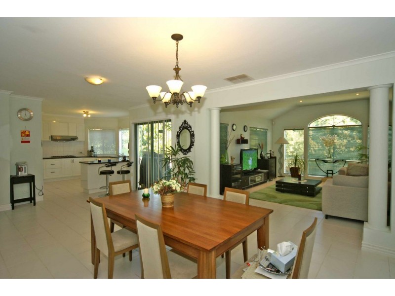 21 Renee Avenue, Endeavour Hills VIC 3802