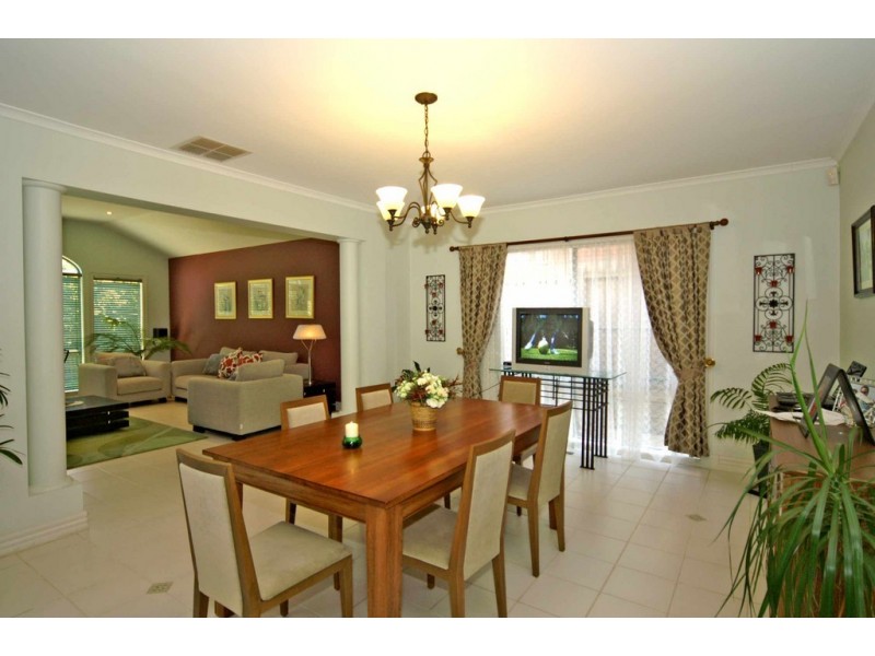 21 Renee Avenue, Endeavour Hills VIC 3802