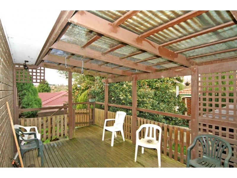 16 Singleton Drive, Endeavour Hills VIC 3802