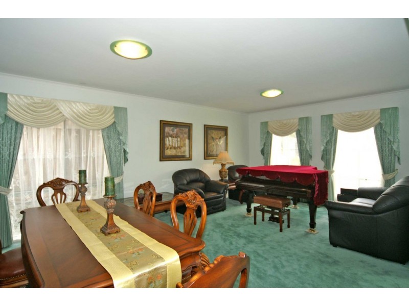 21 Renee Avenue, Endeavour Hills VIC 3802