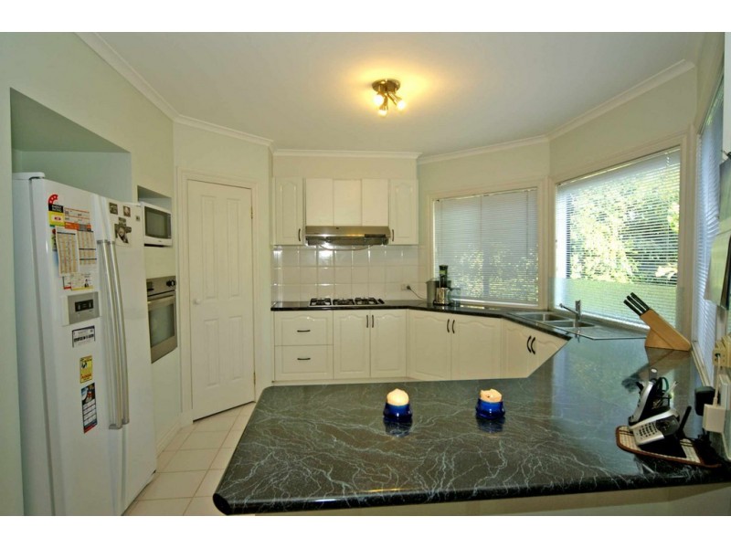 21 Renee Avenue, Endeavour Hills VIC 3802