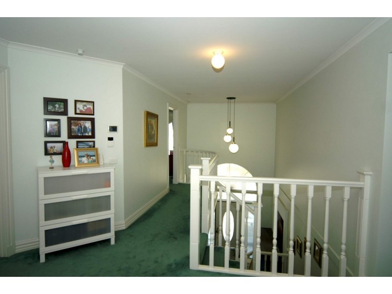 21 Renee Avenue, Endeavour Hills VIC 3802