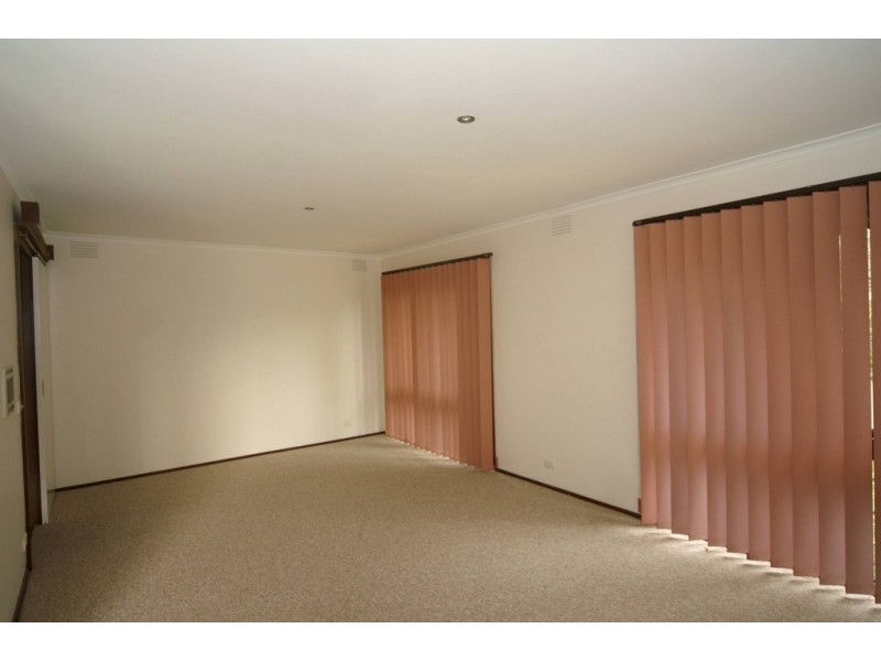 11 Whitestone Court, Endeavour Hills VIC 3802