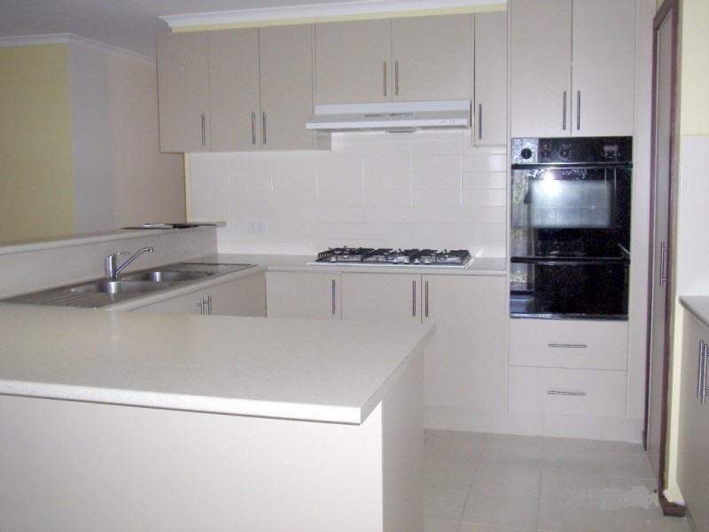 350 JAMES COOK DRIVE, Endeavour Hills VIC 3802