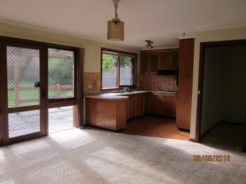 28 LAWSON WAY, Endeavour Hills VIC 3802