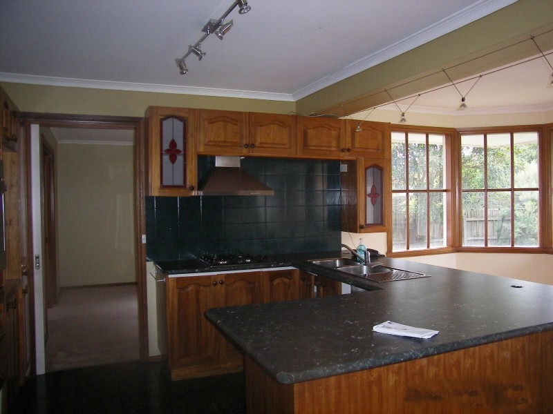 6 CHANTELL AVENUE, Endeavour Hills VIC 3802