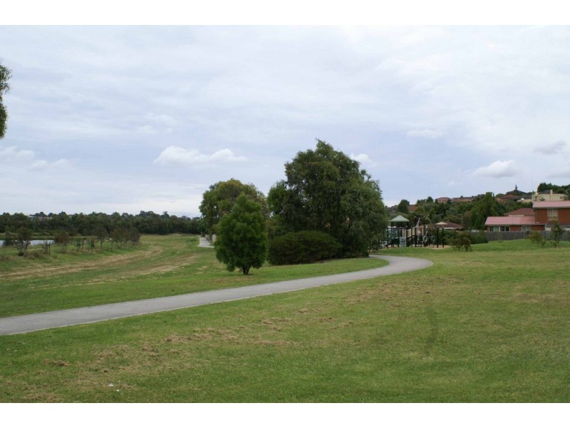 38 John Hunter Drive, Endeavour Hills VIC 3802