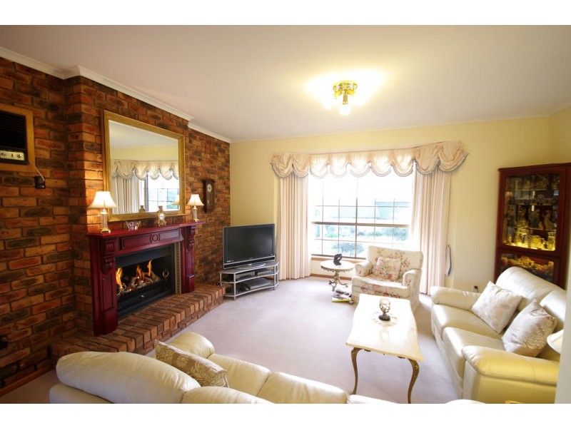 1 Maculosa Court, Endeavour Hills VIC 3802