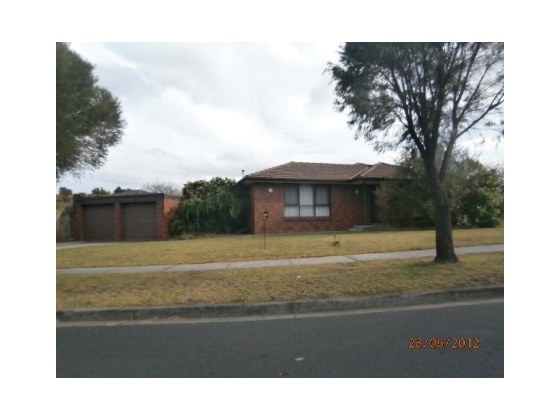 32 ENDEAVOUR CRESCENT, Endeavour Hills VIC 3802