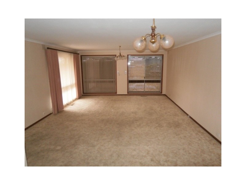 9 TENCH RISE, Endeavour Hills VIC 3802