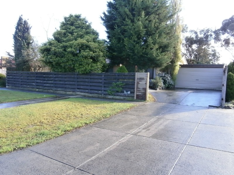 24 KENNINGTON PARK DRIVE, Endeavour Hills VIC 3802