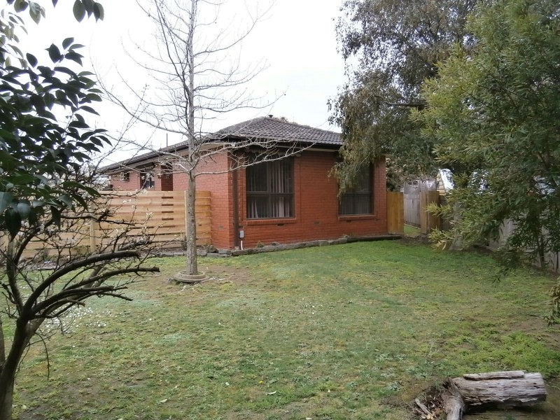 11 WHITESTONE COURT, Endeavour Hills VIC 3802