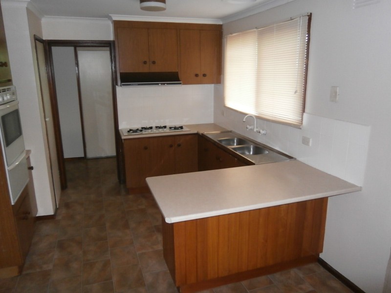 40 ILLAWARRA CRESCENT, Dandenong North VIC 3175