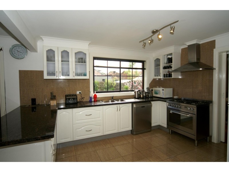 227 James Cook Drive, Endeavour Hills VIC 3802