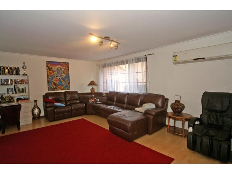 227 James Cook Drive, Endeavour Hills VIC 3802