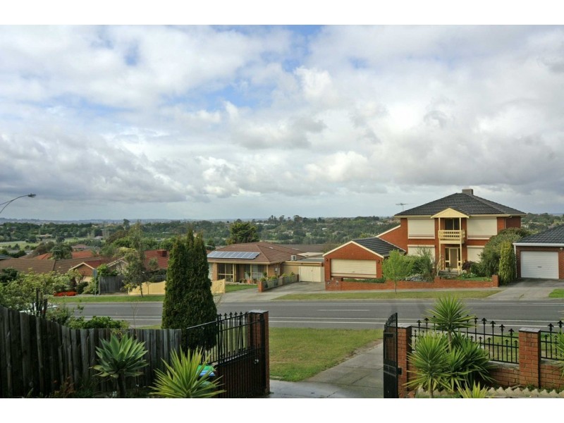 227 James Cook Drive, Endeavour Hills VIC 3802