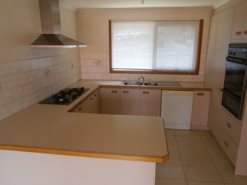 10 STABLE COURT, Endeavour Hills VIC 3802