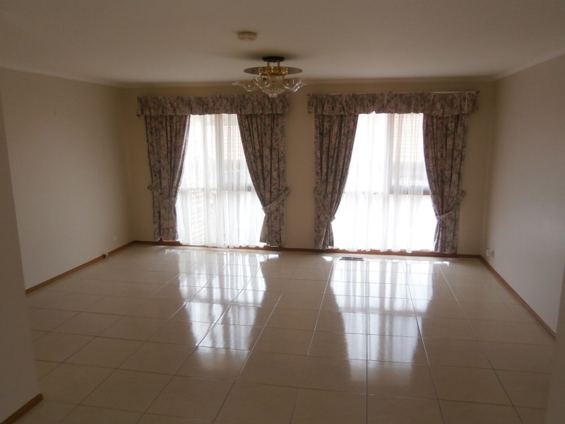 10 STABLE COURT, Endeavour Hills VIC 3802