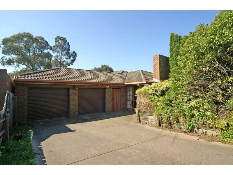 33 Endeavour Crescent, Endeavour Hills VIC 3802
