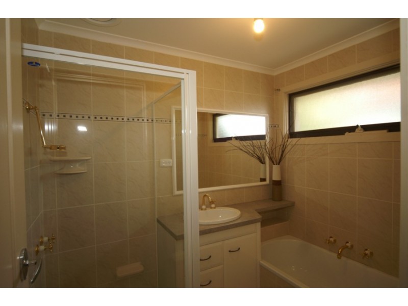 48 Denton Drive, Endeavour Hills VIC 3802