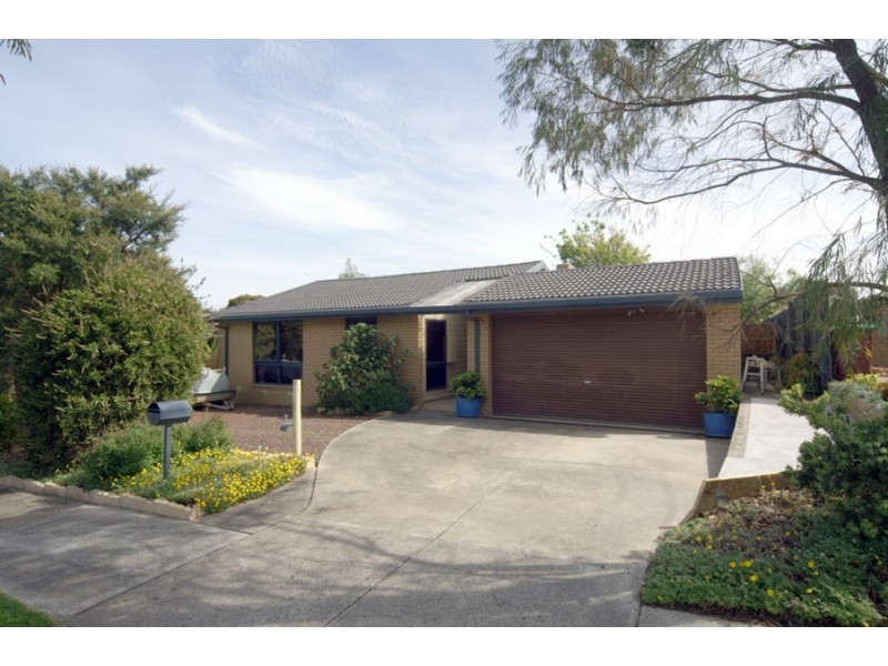 4 Rhyl Close, Endeavour Hills VIC 3802