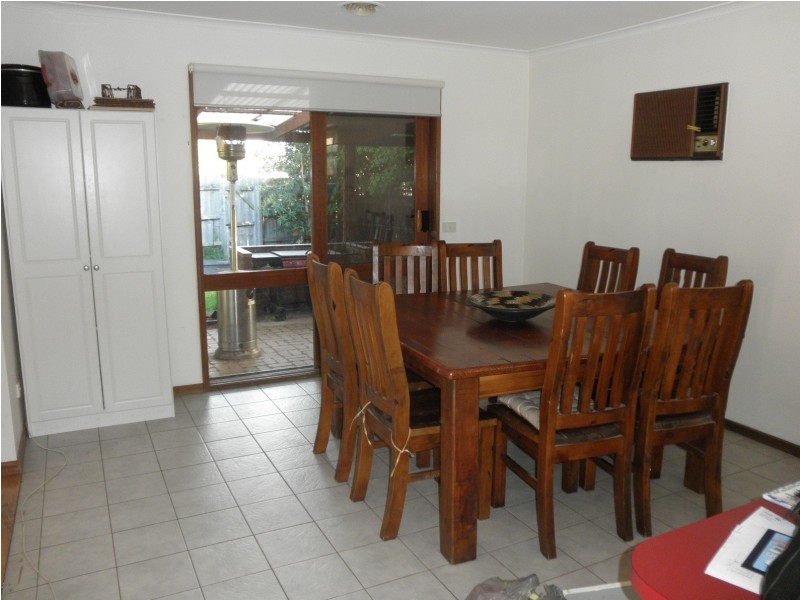 2 DARVEL COURT, Endeavour Hills VIC 3802