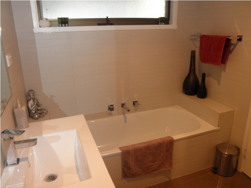 2 DARVEL COURT, Endeavour Hills VIC 3802