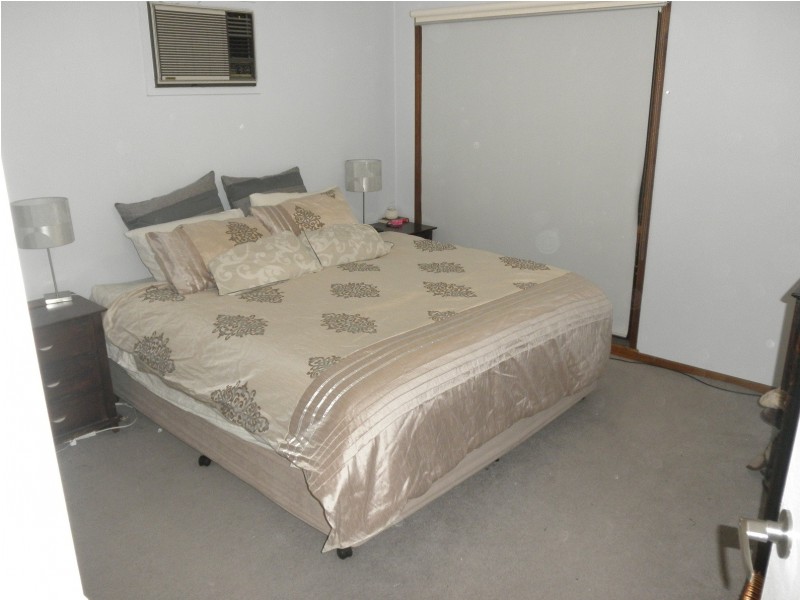 2 DARVEL COURT, Endeavour Hills VIC 3802