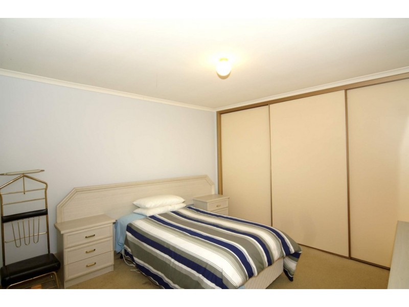 9/13 Endeavour Crescent, Endeavour Hills VIC 3802