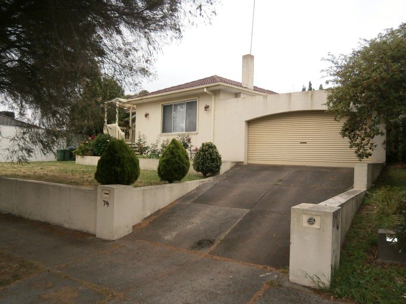 74 ESSEX PARK DRIVE, Endeavour Hills VIC 3802
