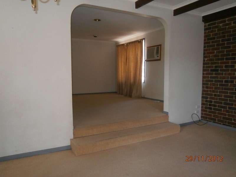 74 ESSEX PARK DRIVE, Endeavour Hills VIC 3802