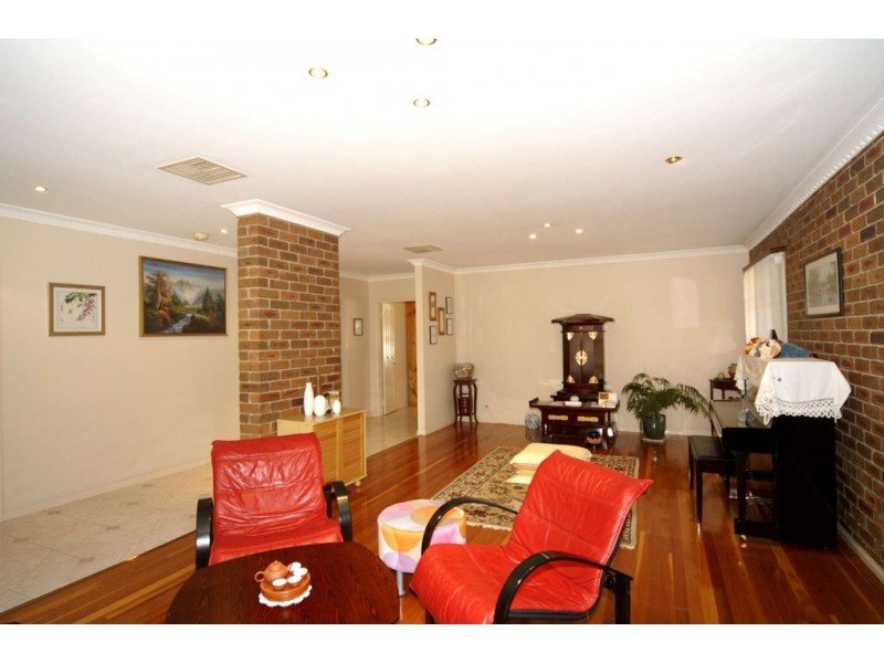 27 Barnsley Drive, Endeavour Hills VIC 3802