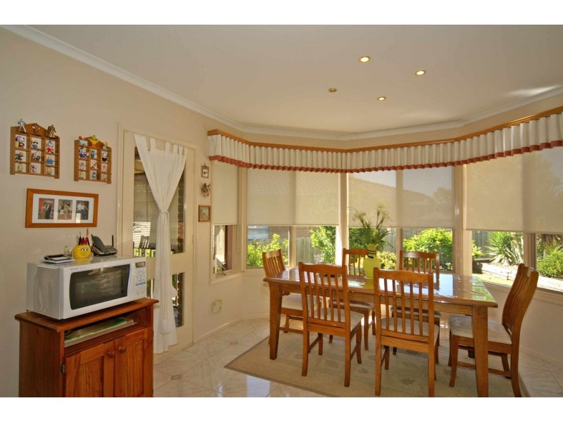 27 Barnsley Drive, Endeavour Hills VIC 3802