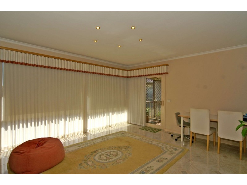 27 Barnsley Drive, Endeavour Hills VIC 3802