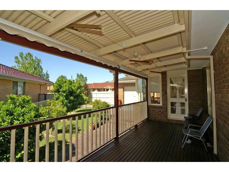 27 Barnsley Drive, Endeavour Hills VIC 3802