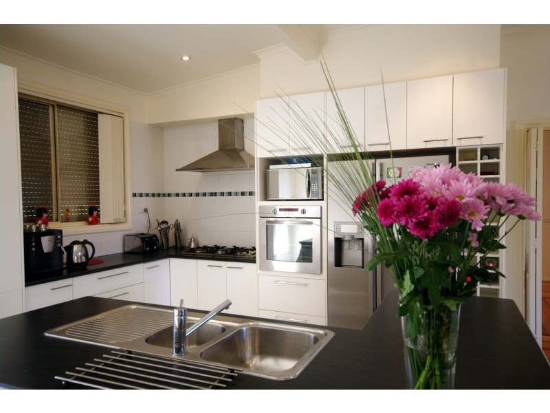 33 Preston Avenue, Endeavour Hills VIC 3802