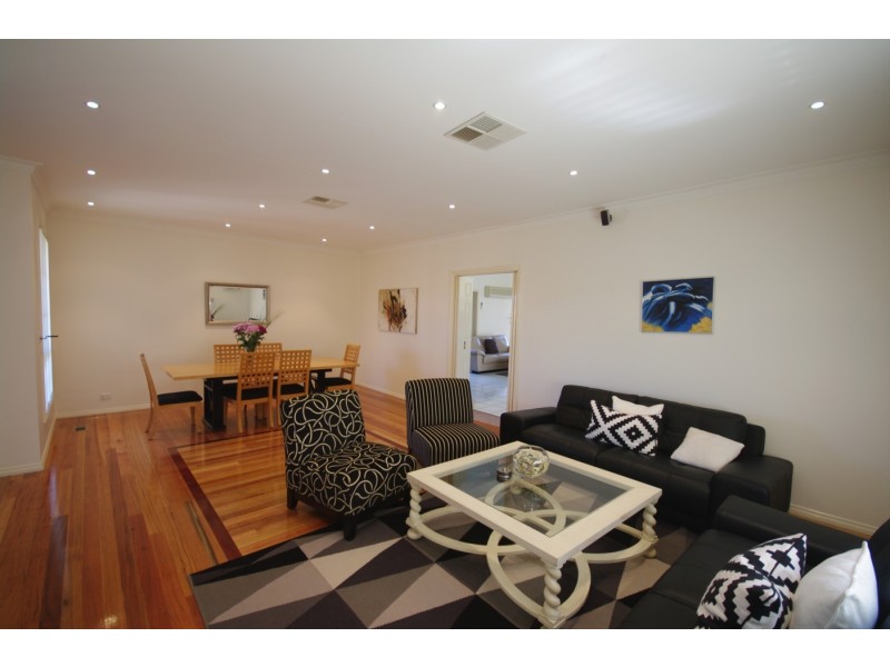 33 Preston Avenue, Endeavour Hills VIC 3802