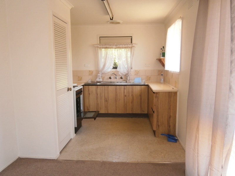 18 PECKOVER COURT, Endeavour Hills VIC 3802