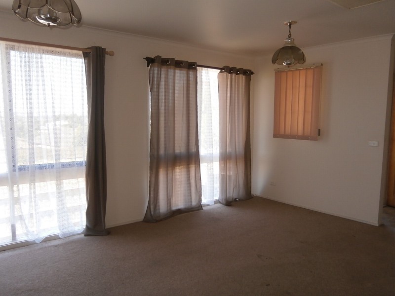 18 PECKOVER COURT, Endeavour Hills VIC 3802