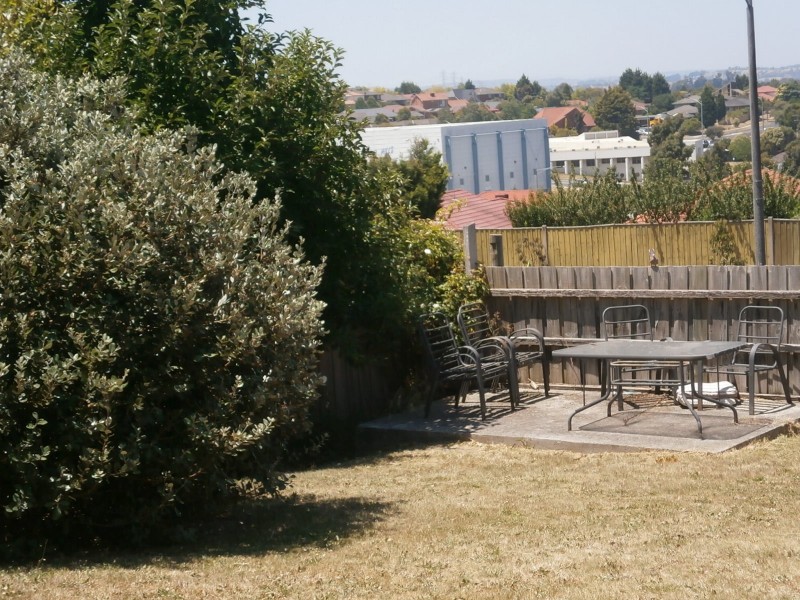 18 PECKOVER COURT, Endeavour Hills VIC 3802